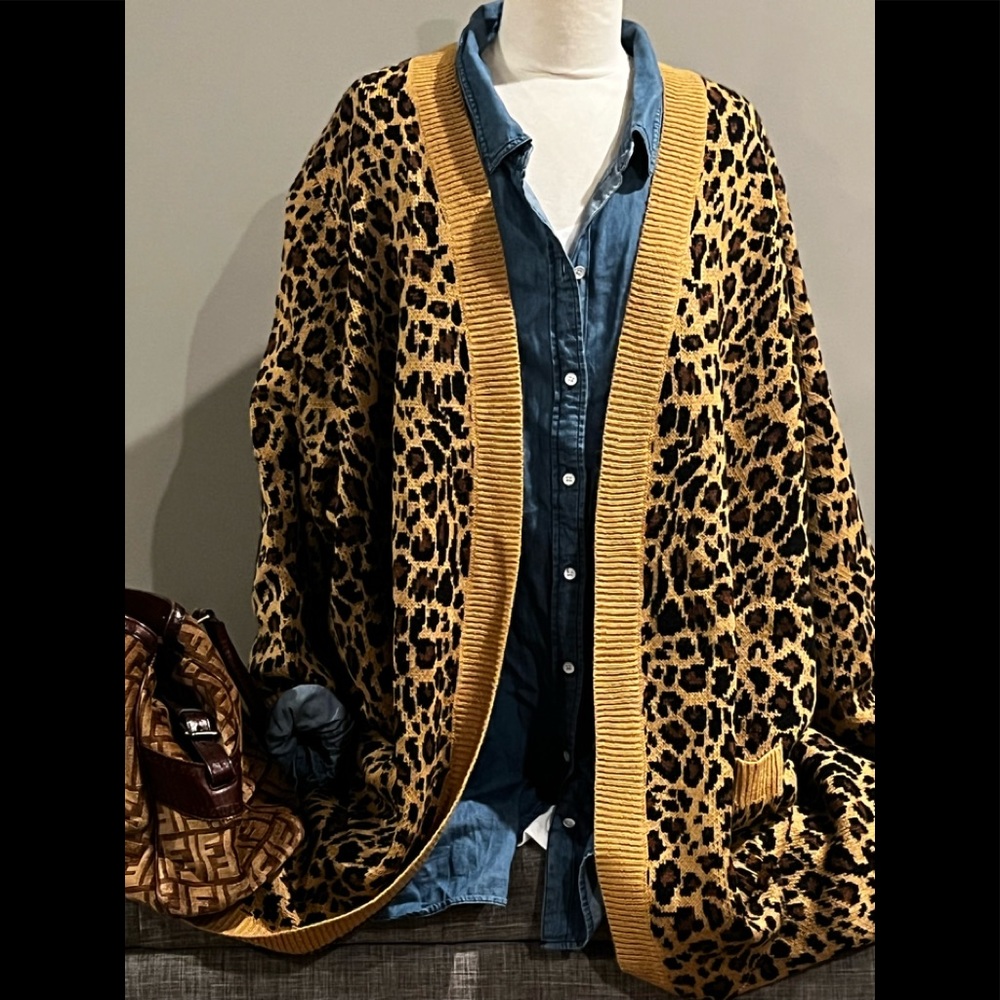 Gorgeous long leopard rich colored sweater. Best animal print I’ve ever seen